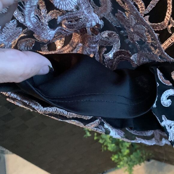 Soieblu Size Medium evening/party Dress.  Black lining with pink detailed lace - Picture 8 of 15